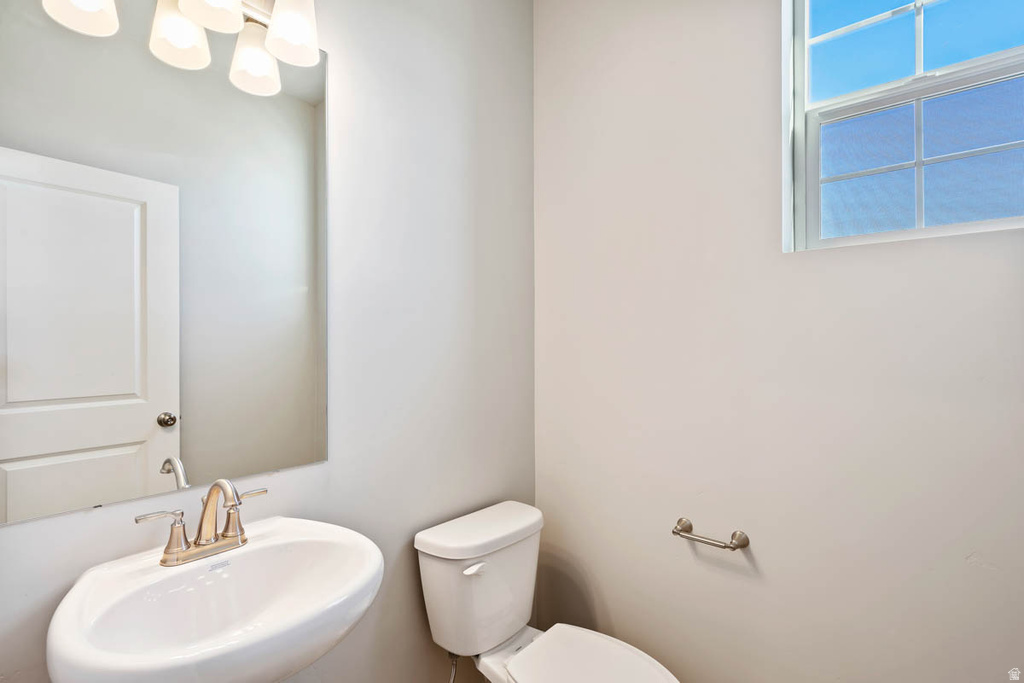 7046 N SANDSTONE WAY Eagle Mountain, UT 84005