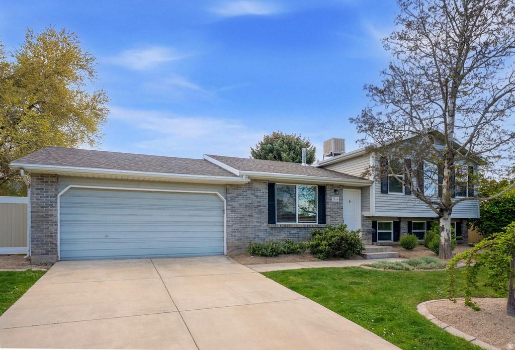 2146 E NEWCASTLE DR Sandy, UT 84093