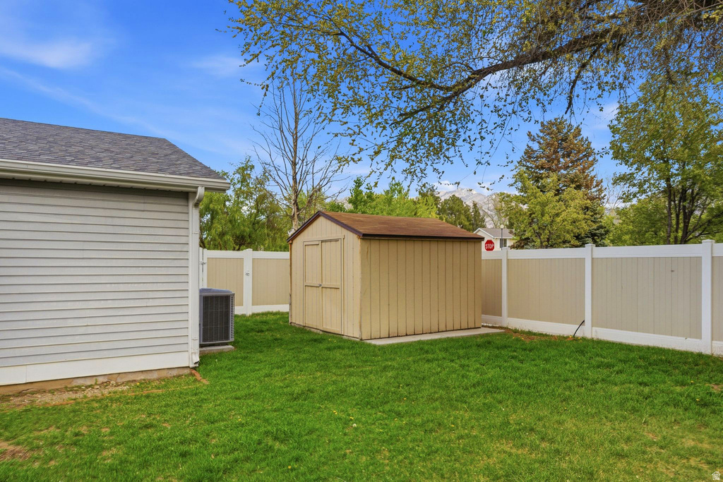 2146 E NEWCASTLE DR Sandy, UT 84093