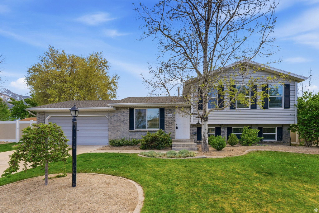 2146 E NEWCASTLE DR Sandy, UT 84093