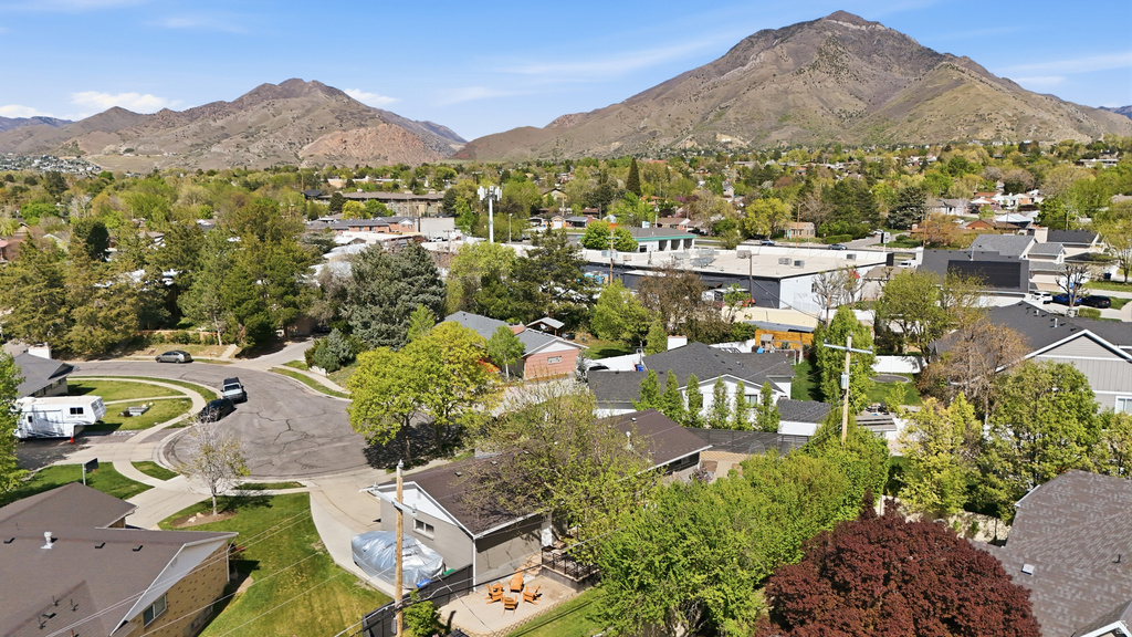 4056 S SOLAR CIR Holladay, UT 84124