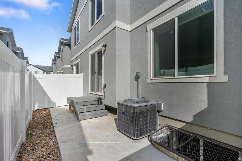 1033 E REEF DR Saratoga Springs, UT 84045