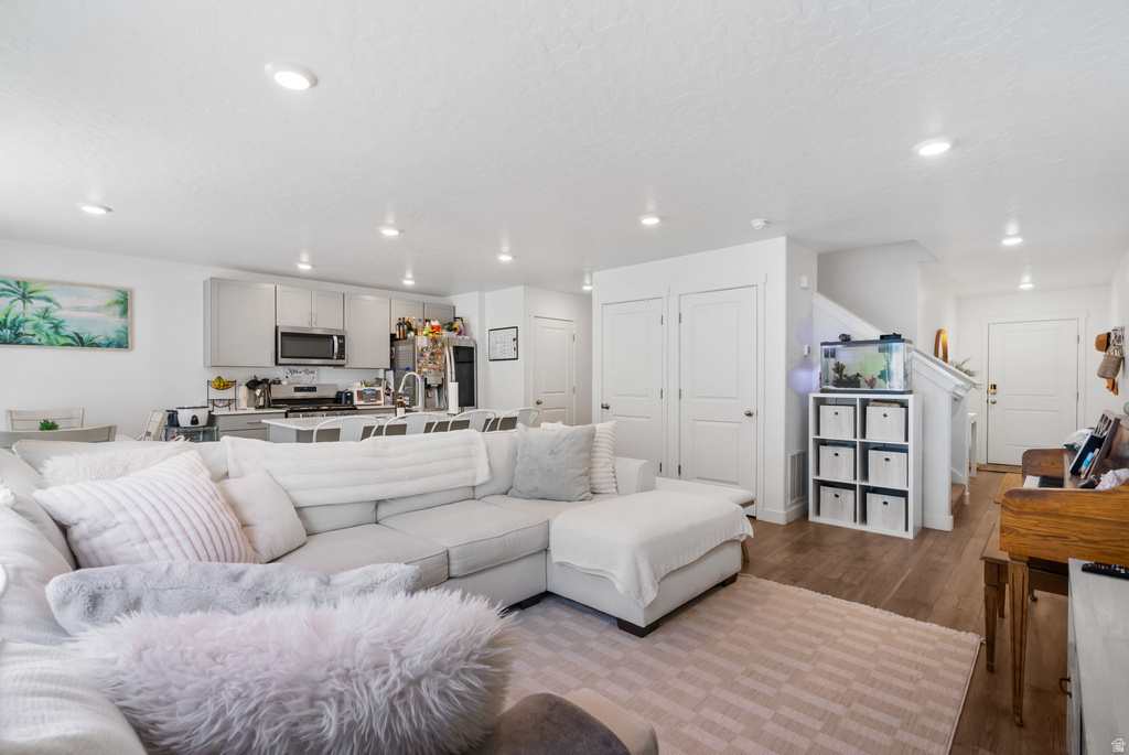 1033 E REEF DR Saratoga Springs, UT 84045