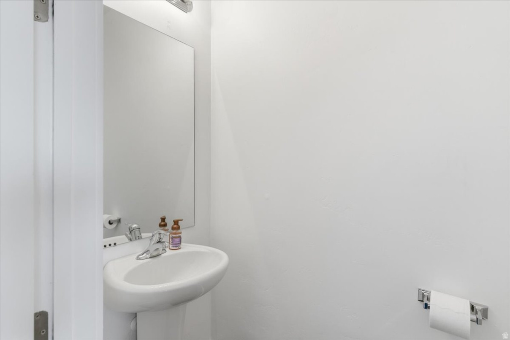 340 E BELLA VIDA DR North Salt Lake, UT 84054