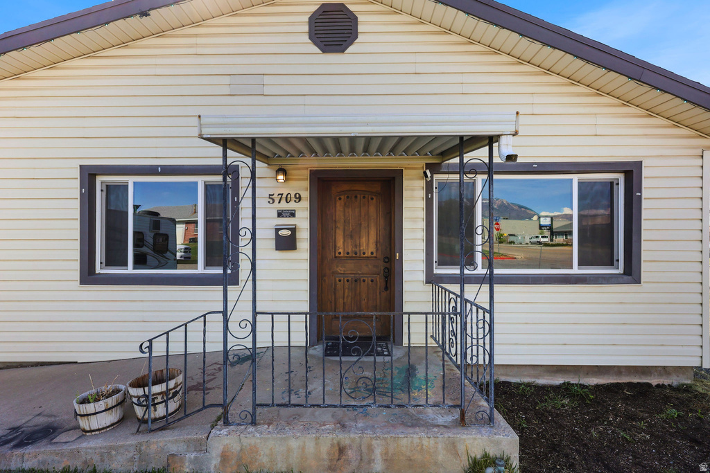 5709 S 2050 W Roy, UT 84067