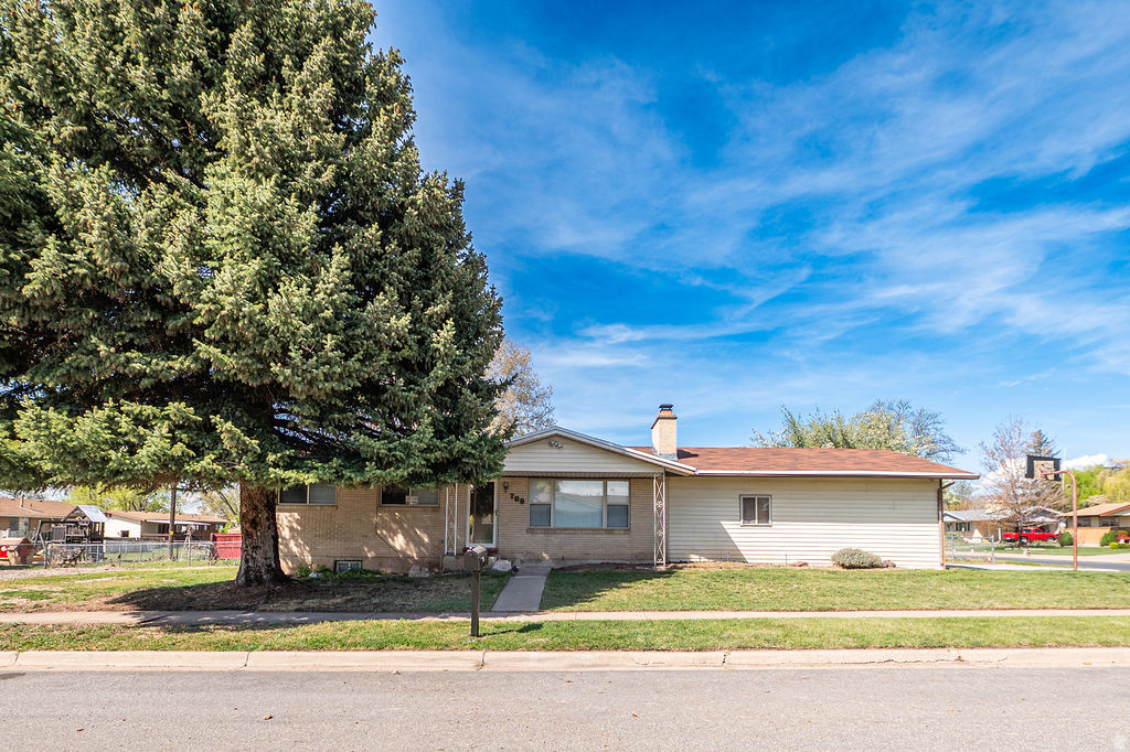 788 W 2400 N Clinton, UT 84015