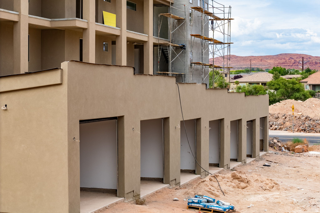 271 N COUNTRY LN #B16 St George, UT 84770