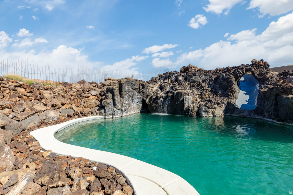 2248 N TACHEENE DR St George, UT 84770