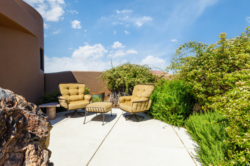 2248 N TACHEENE DR St George, UT 84770