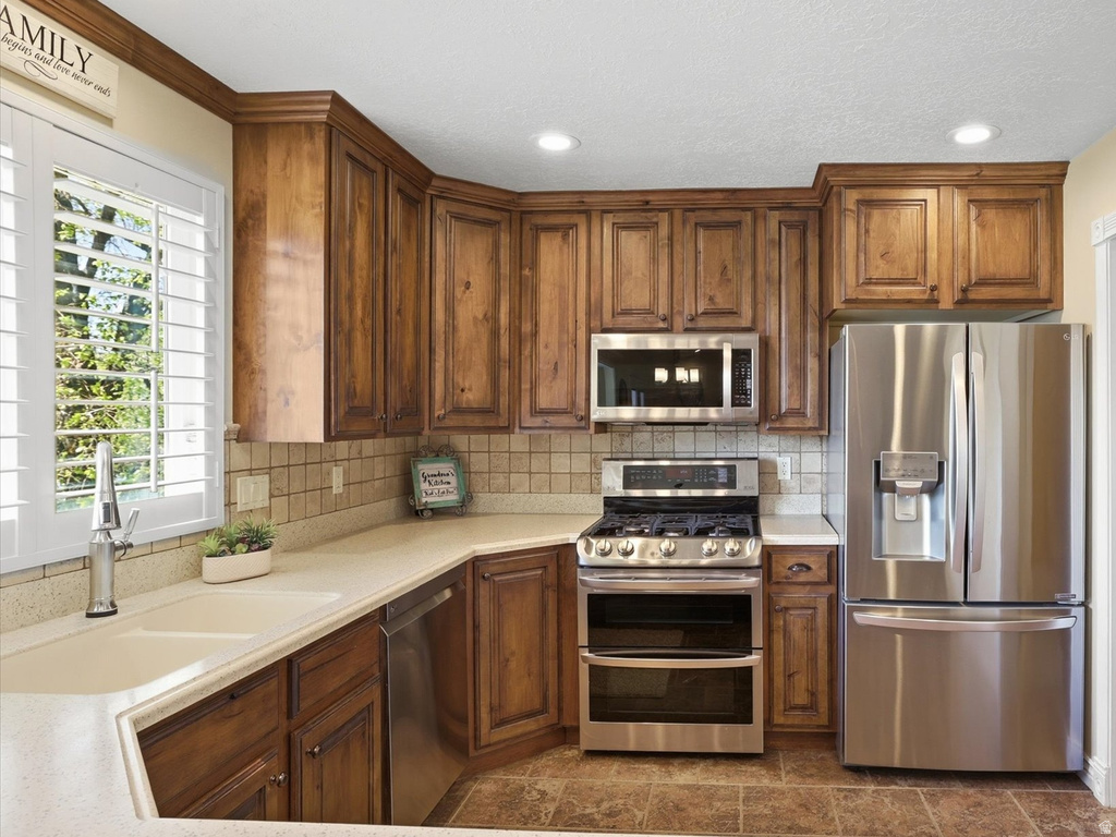 645 W 3750 N Pleasant View, UT 84414