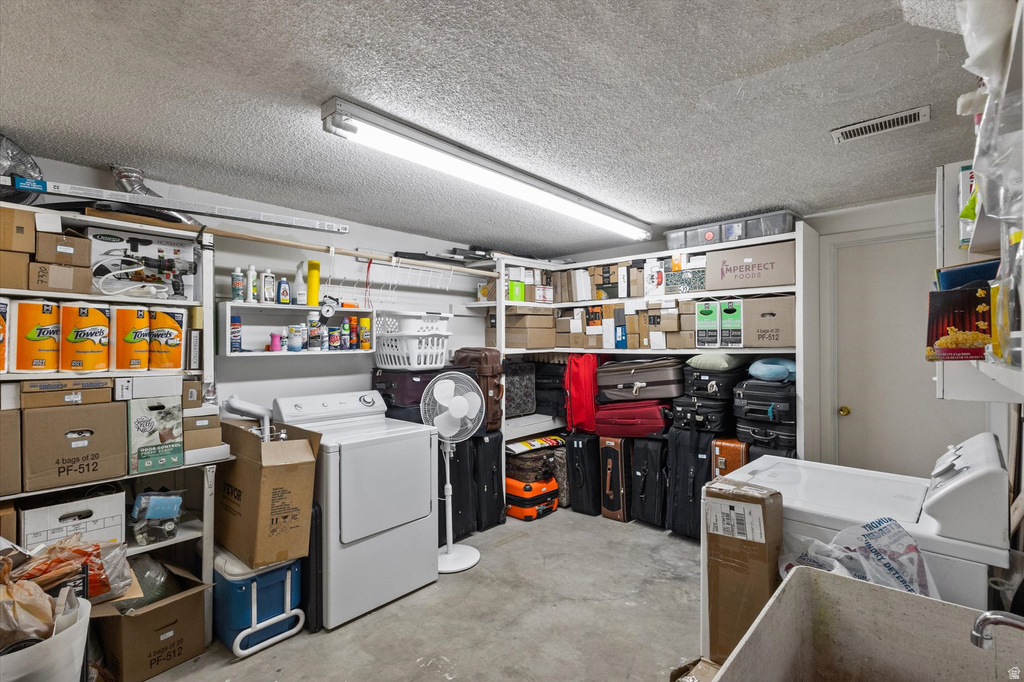 215 CAROL WAY Midvale, UT 84047