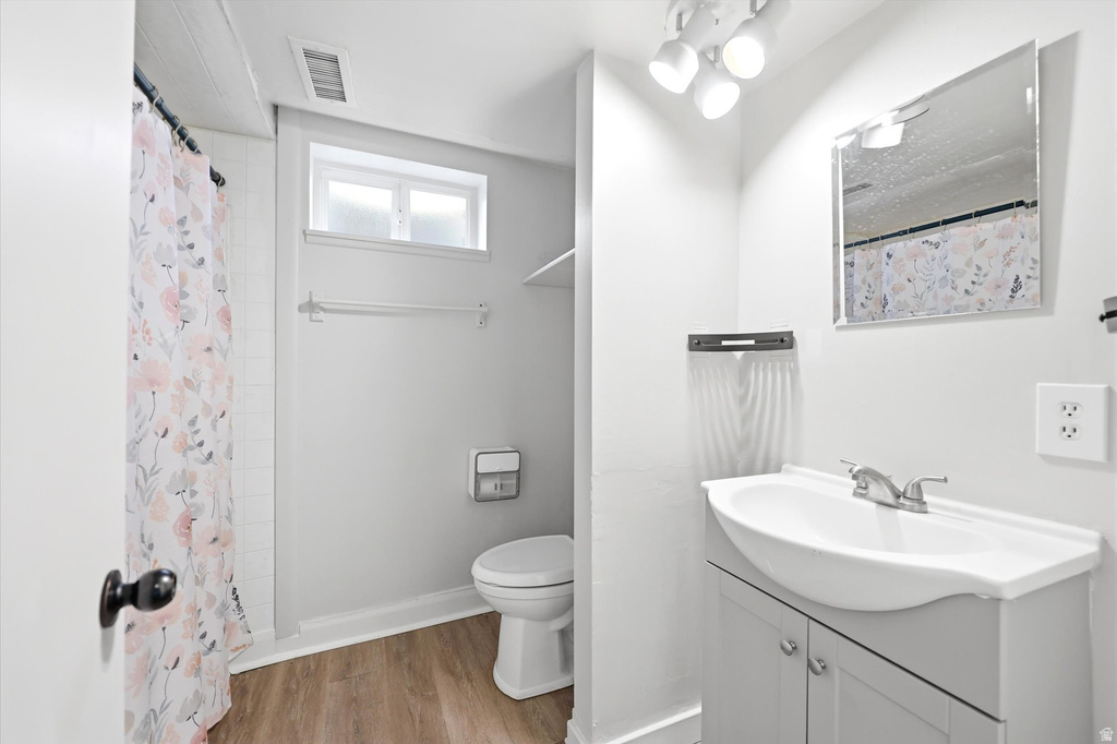 215 CAROL WAY Midvale, UT 84047