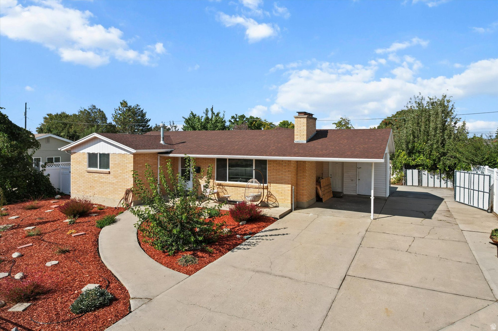 215 CAROL WAY Midvale, UT 84047