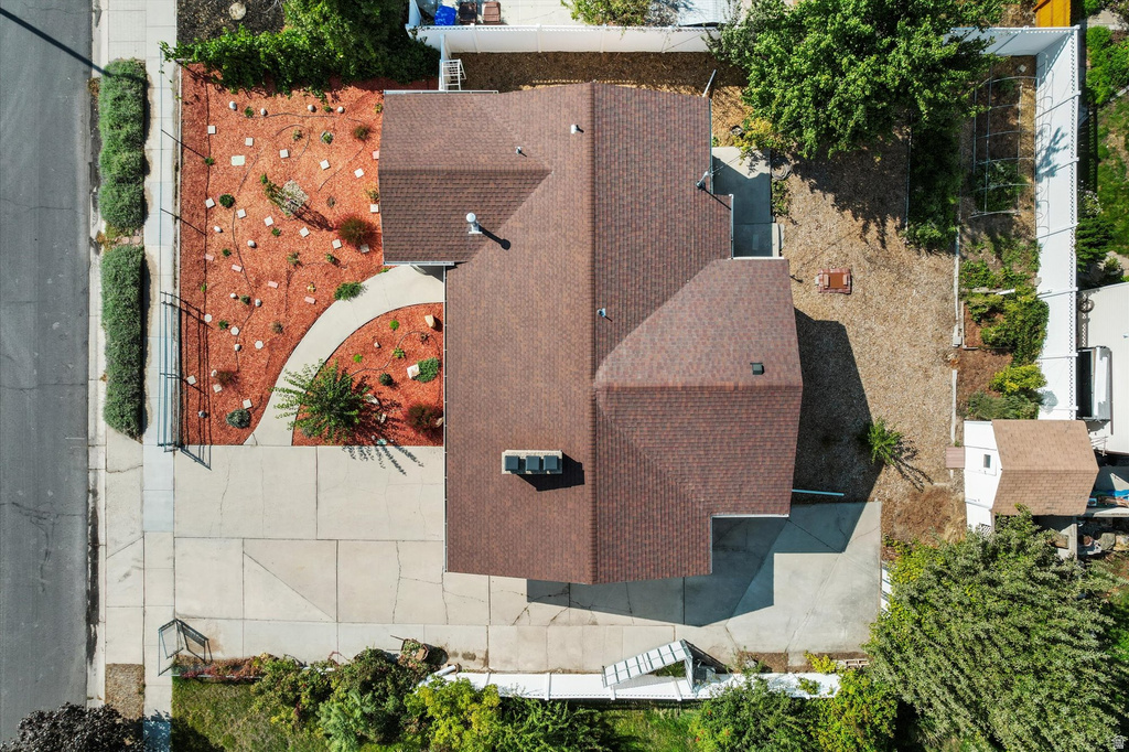 215 CAROL WAY Midvale, UT 84047