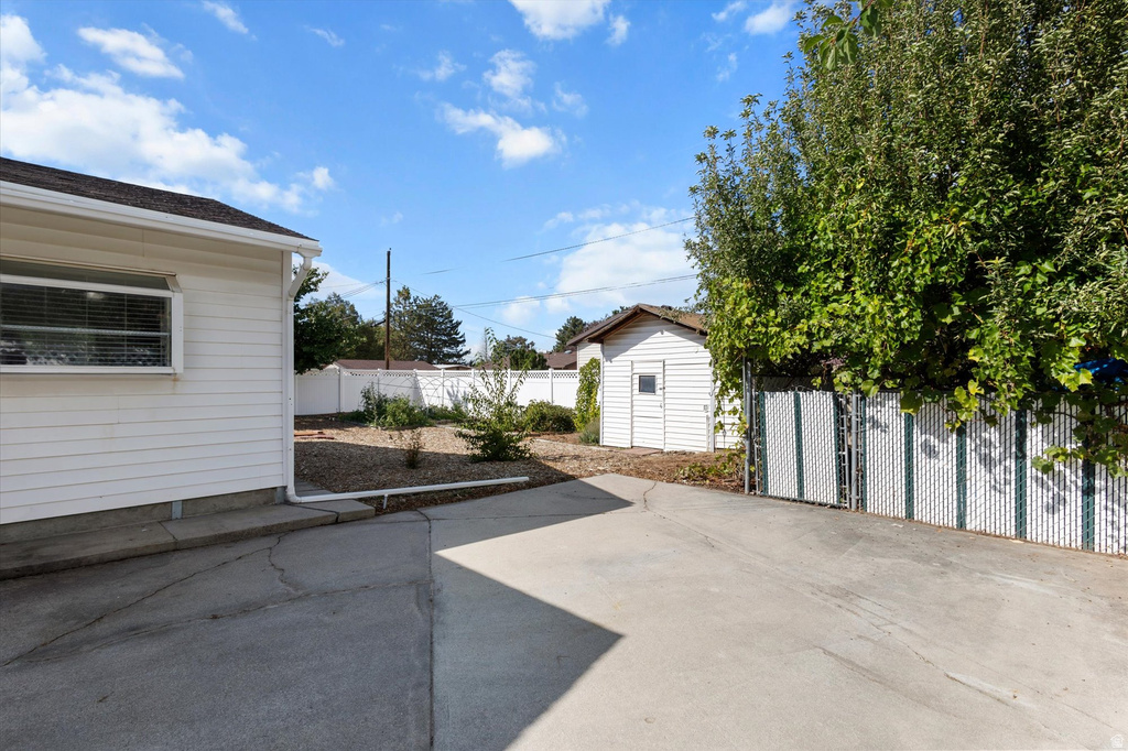 215 CAROL WAY Midvale, UT 84047