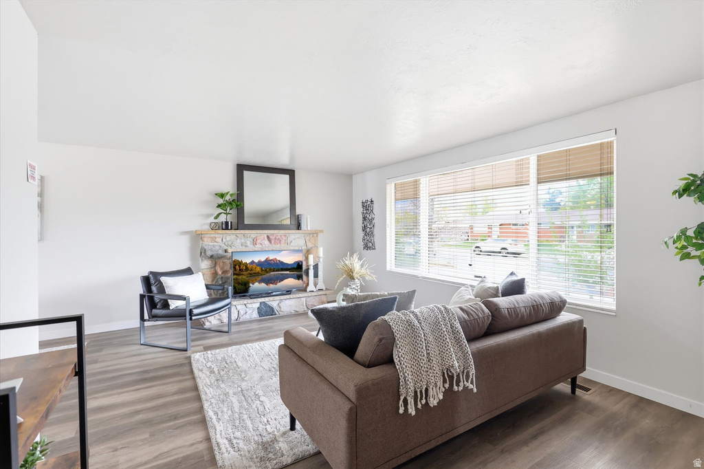 215 CAROL WAY Midvale, UT 84047