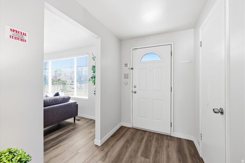 215 CAROL WAY Midvale, UT 84047