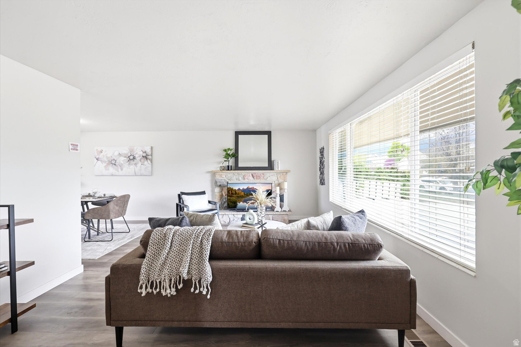 215 CAROL WAY Midvale, UT 84047