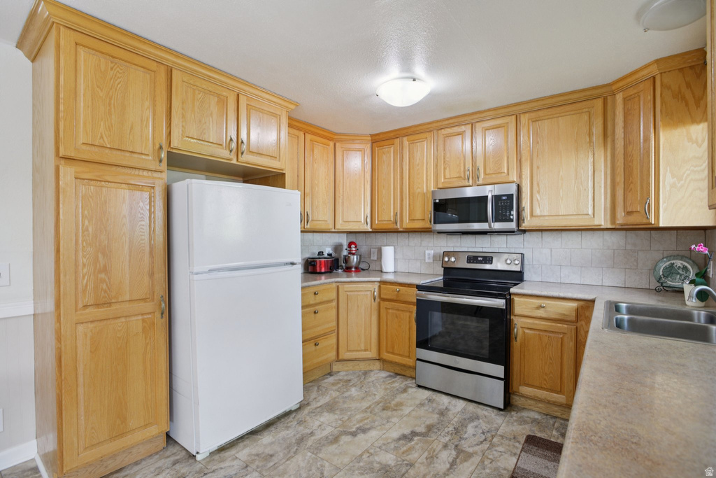 8041 S BUENO VISTA DR West Jordan, UT 84088