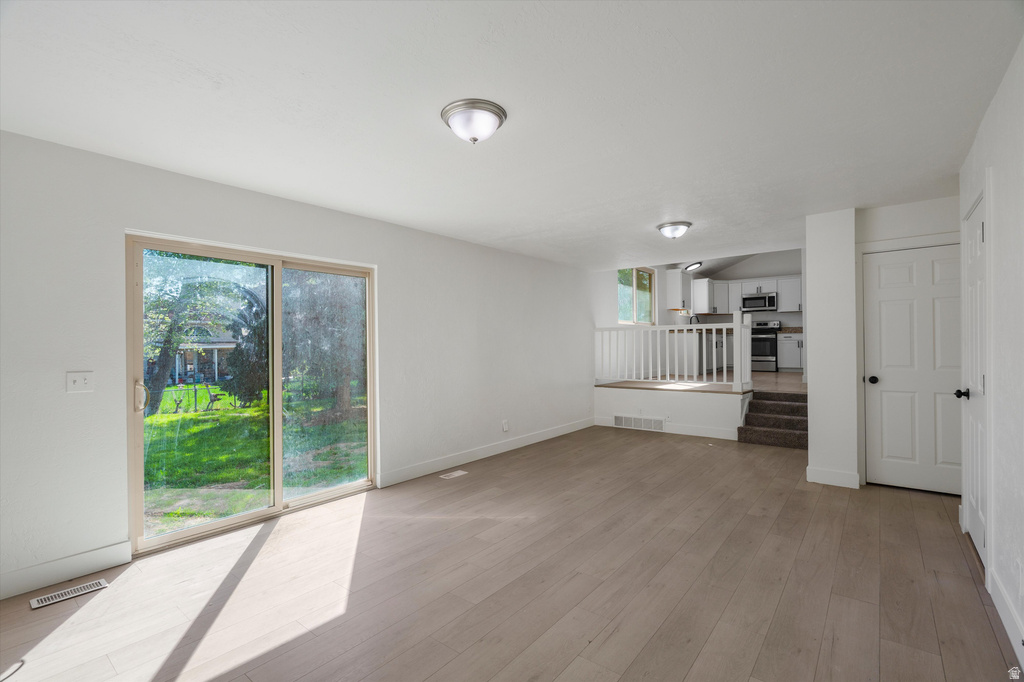 3369 S GREENMONT DR West Valley City, UT 84120