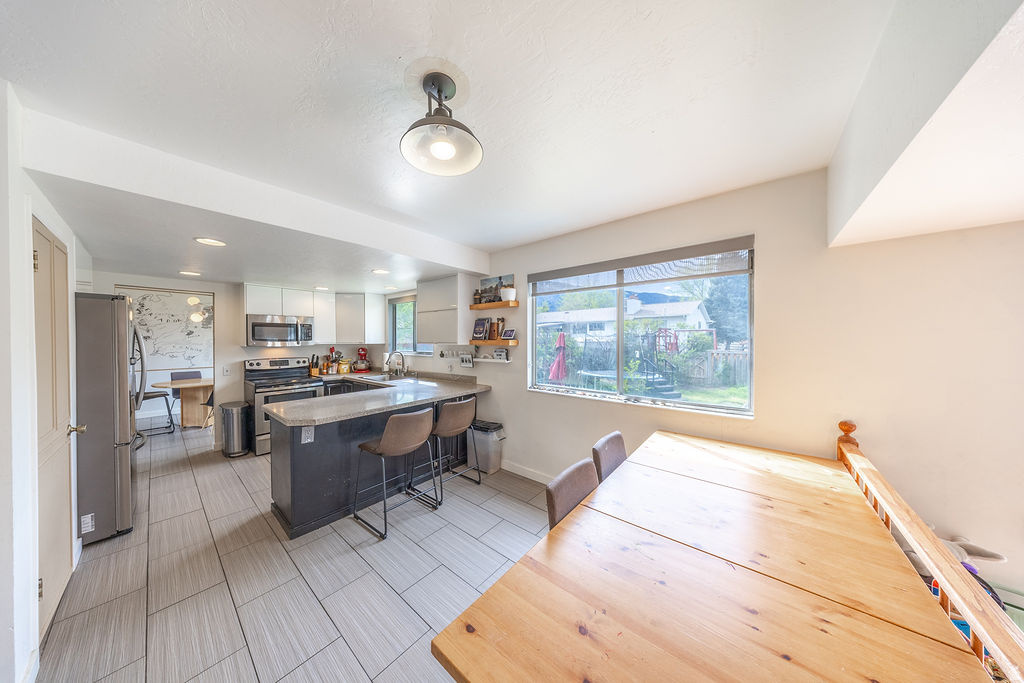 1930 E SOUTHBRIDGE WAY Sandy, UT 84093