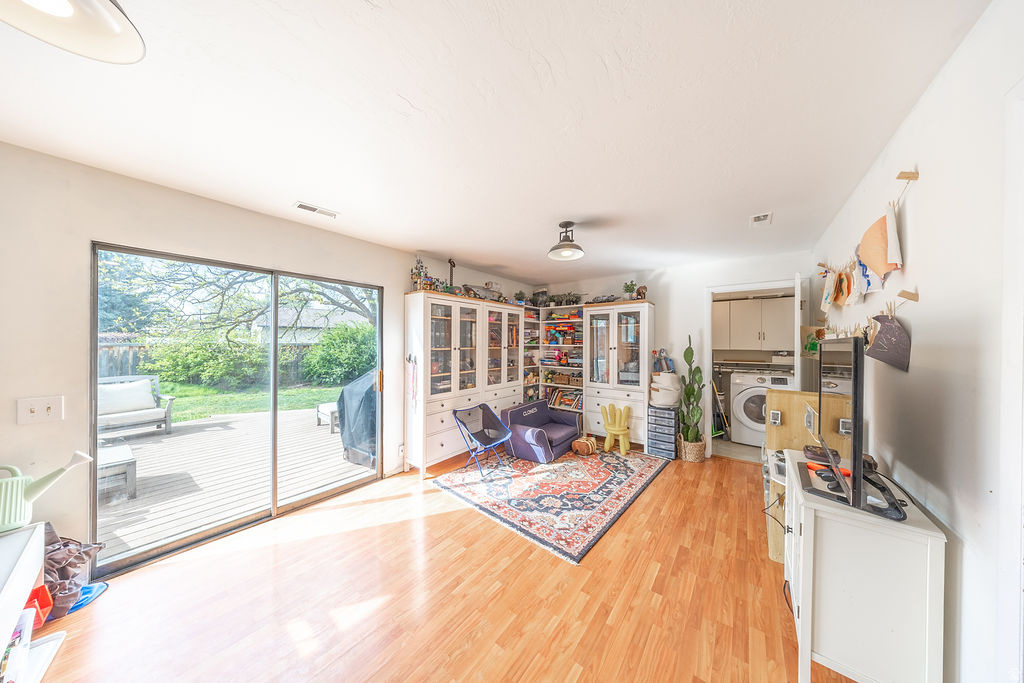 1930 E SOUTHBRIDGE WAY Sandy, UT 84093