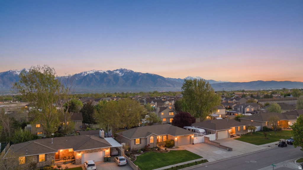 9489 S KIRKSIDE DR South Jordan, UT 84009