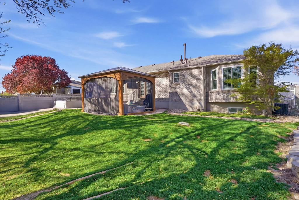 9489 S KIRKSIDE DR South Jordan, UT 84009