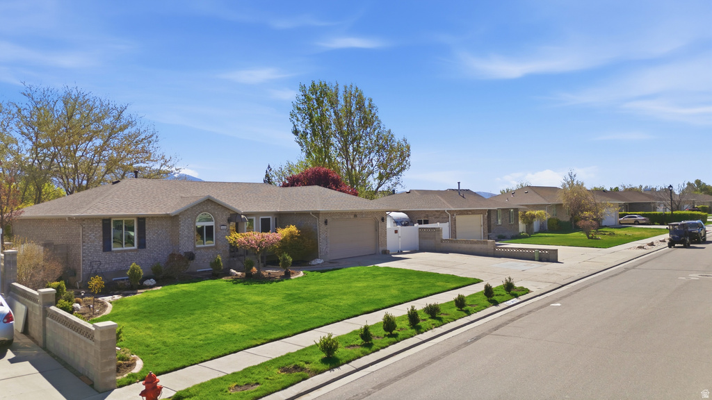 9489 S KIRKSIDE DR South Jordan, UT 84009