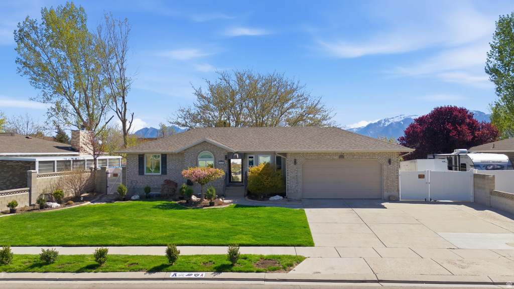 9489 S KIRKSIDE DR South Jordan, UT 84009
