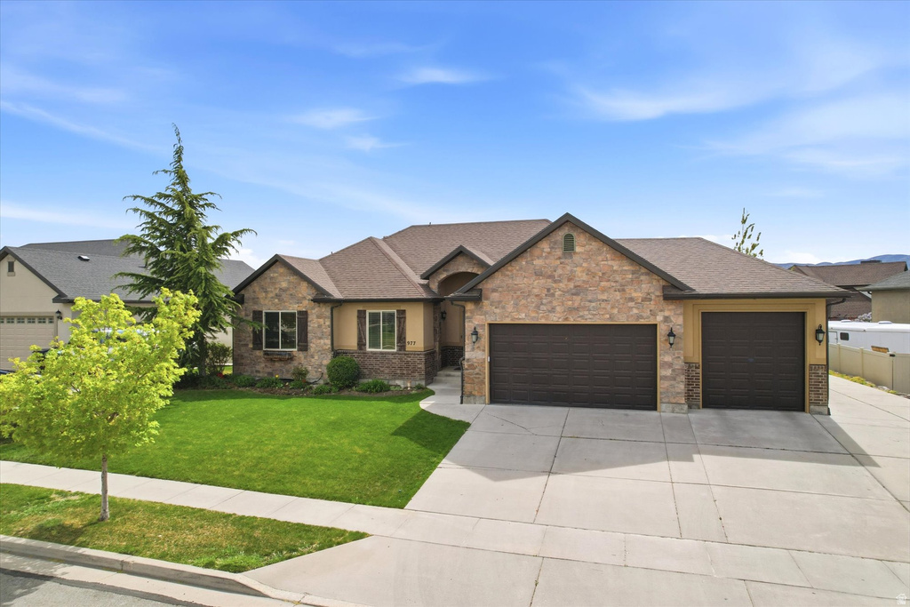 977 W WHITE WULFF DR Bluffdale, UT 84065