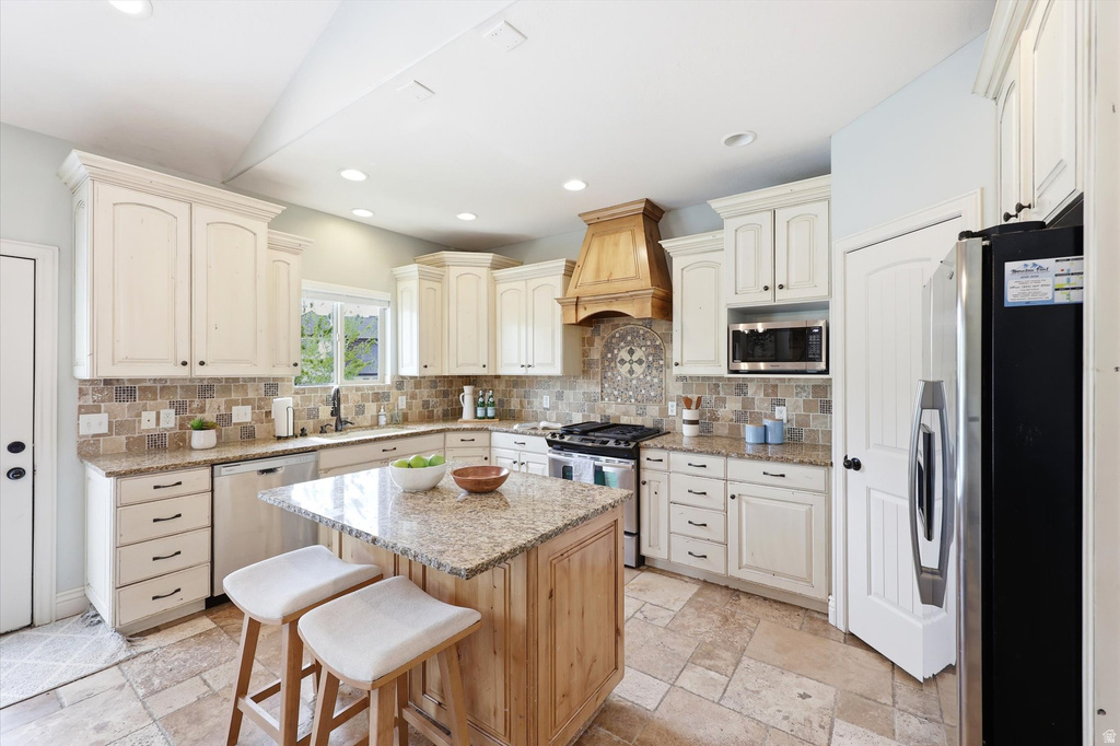977 W WHITE WULFF DR Bluffdale, UT 84065