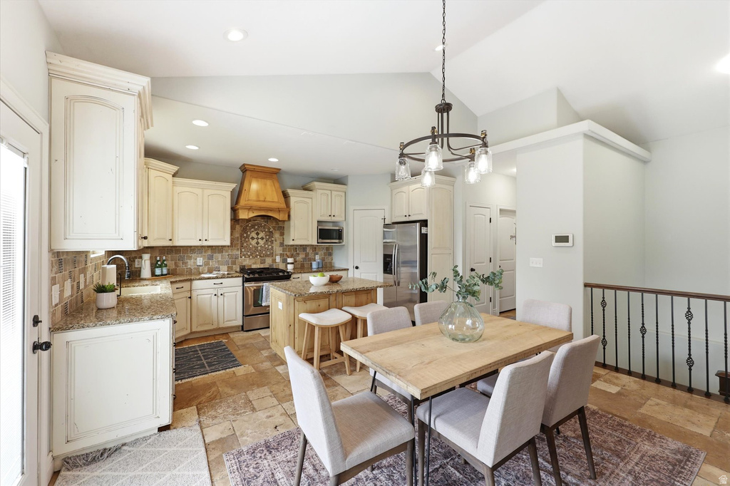 977 W WHITE WULFF DR Bluffdale, UT 84065