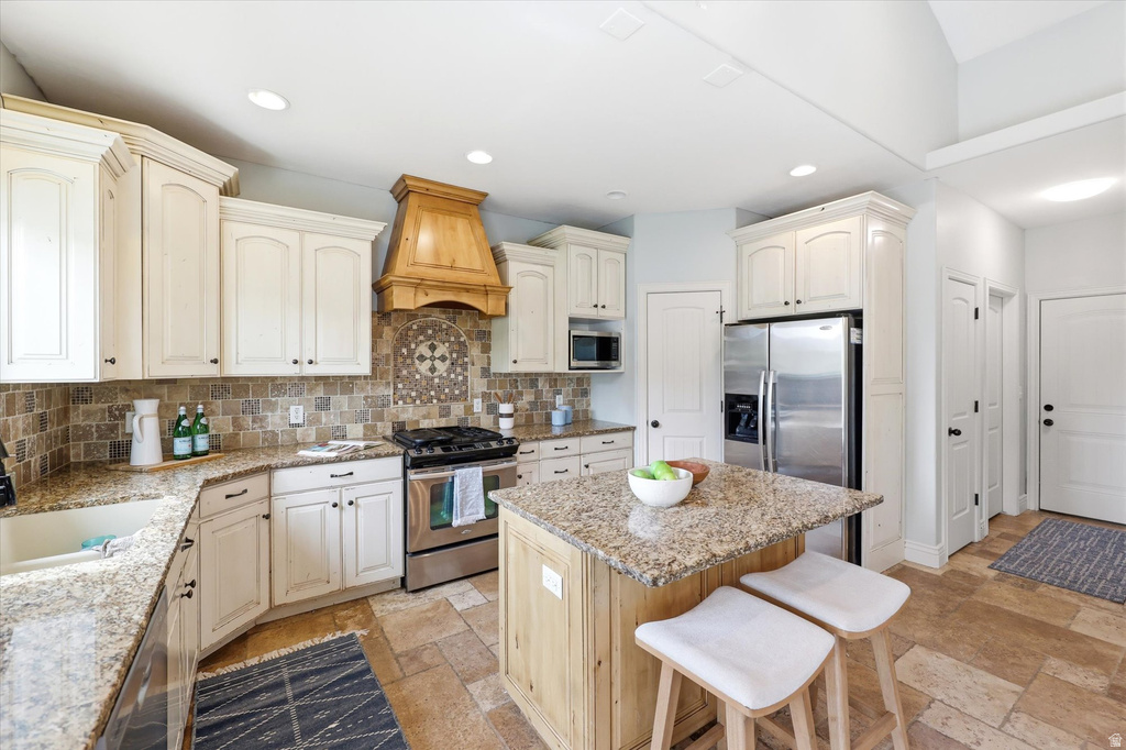 977 W WHITE WULFF DR Bluffdale, UT 84065
