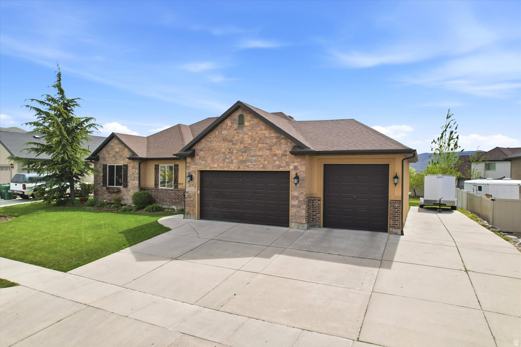977 W WHITE WULFF DR Bluffdale, UT 84065