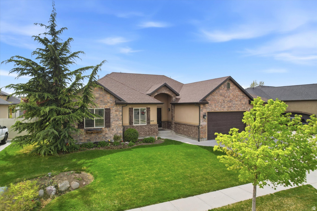 977 W WHITE WULFF DR Bluffdale, UT 84065