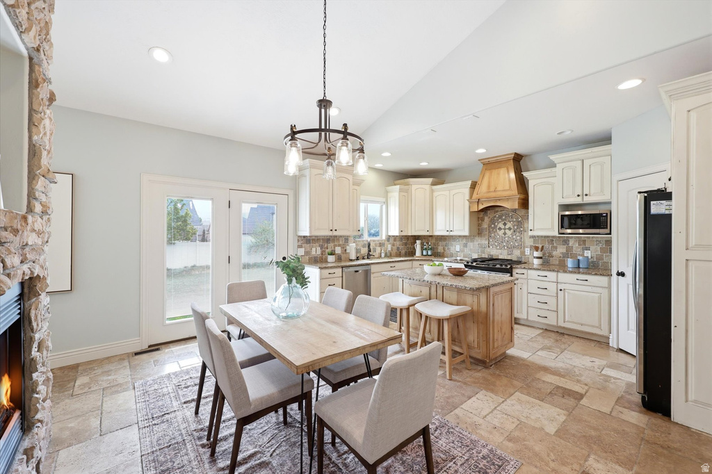 977 W WHITE WULFF DR Bluffdale, UT 84065