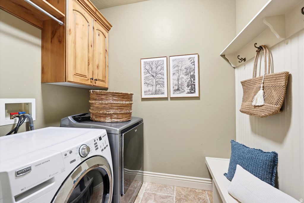 977 W WHITE WULFF DR Bluffdale, UT 84065