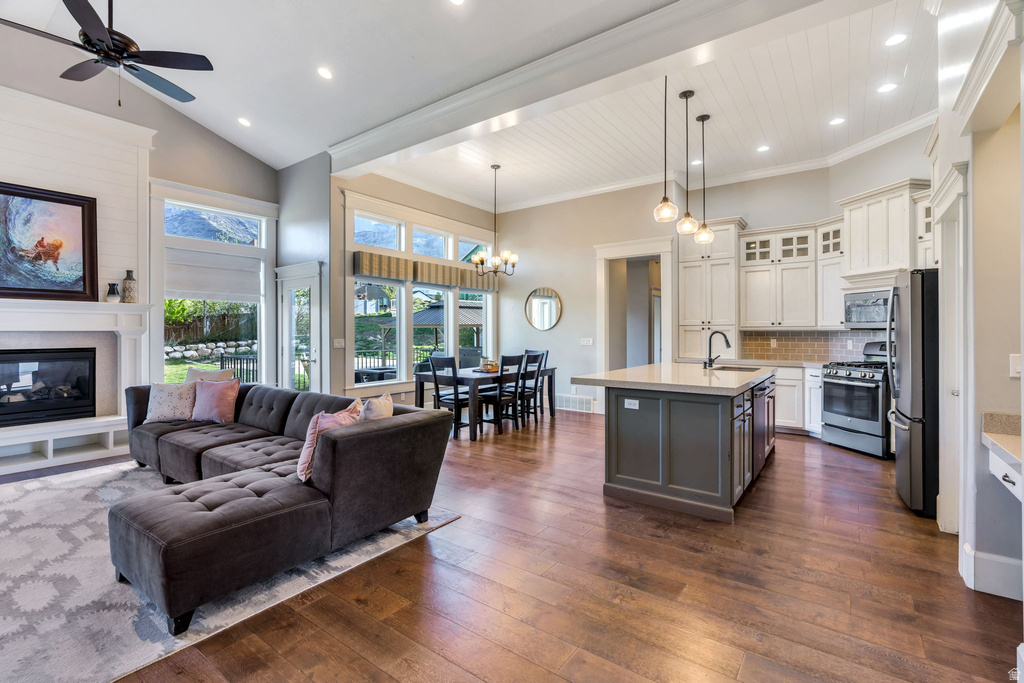 991 E 100 S Pleasant Grove, UT 84062