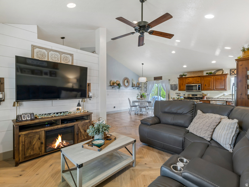 382 W ALPINE DR Saratoga Springs, UT 84045