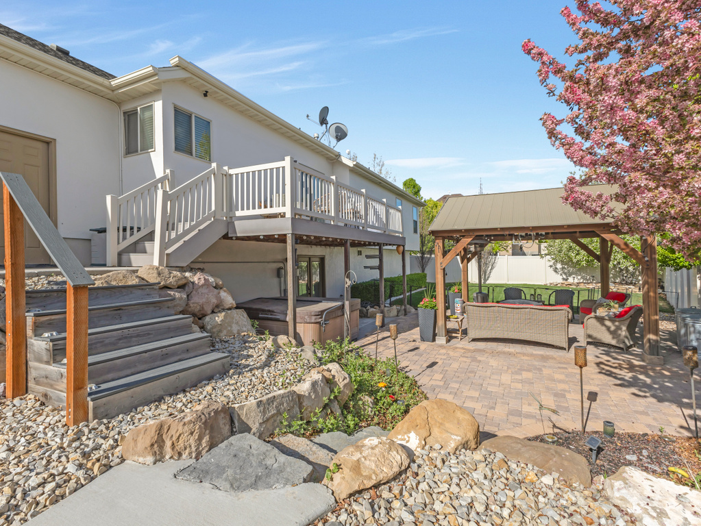 382 W ALPINE DR Saratoga Springs, UT 84045