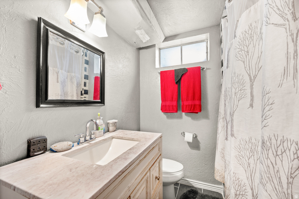 922 E 225 N Layton, UT 84041