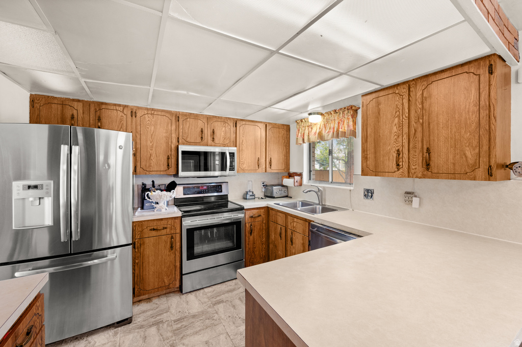 922 E 225 N Layton, UT 84041