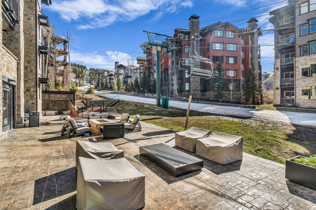 7697 VILLAGE WAY #104 Park City, UT 84060