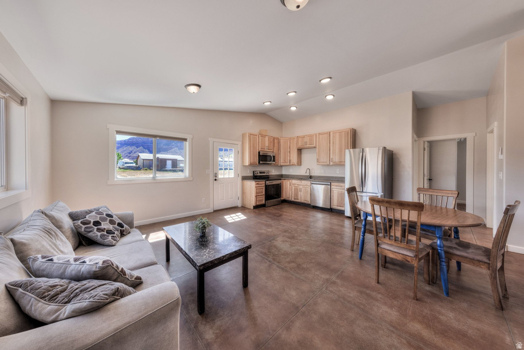 69 N MOUNT PEALE DR Moab, UT 84532