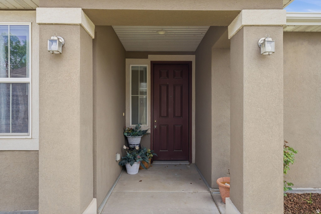 897 HALSTEAD DR North Salt Lake, UT 84054