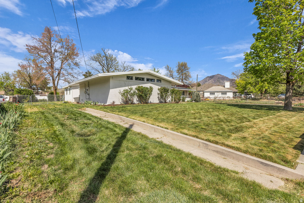 1893 E LINCOLN LN Holladay, UT 84124