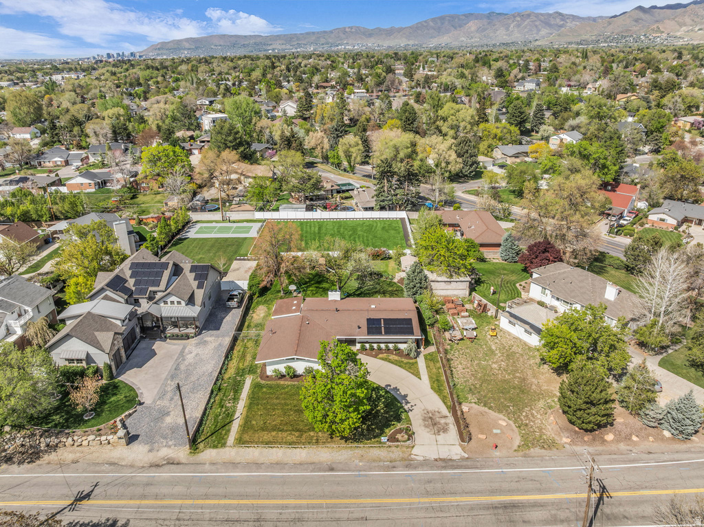 1893 E LINCOLN LN Holladay, UT 84124