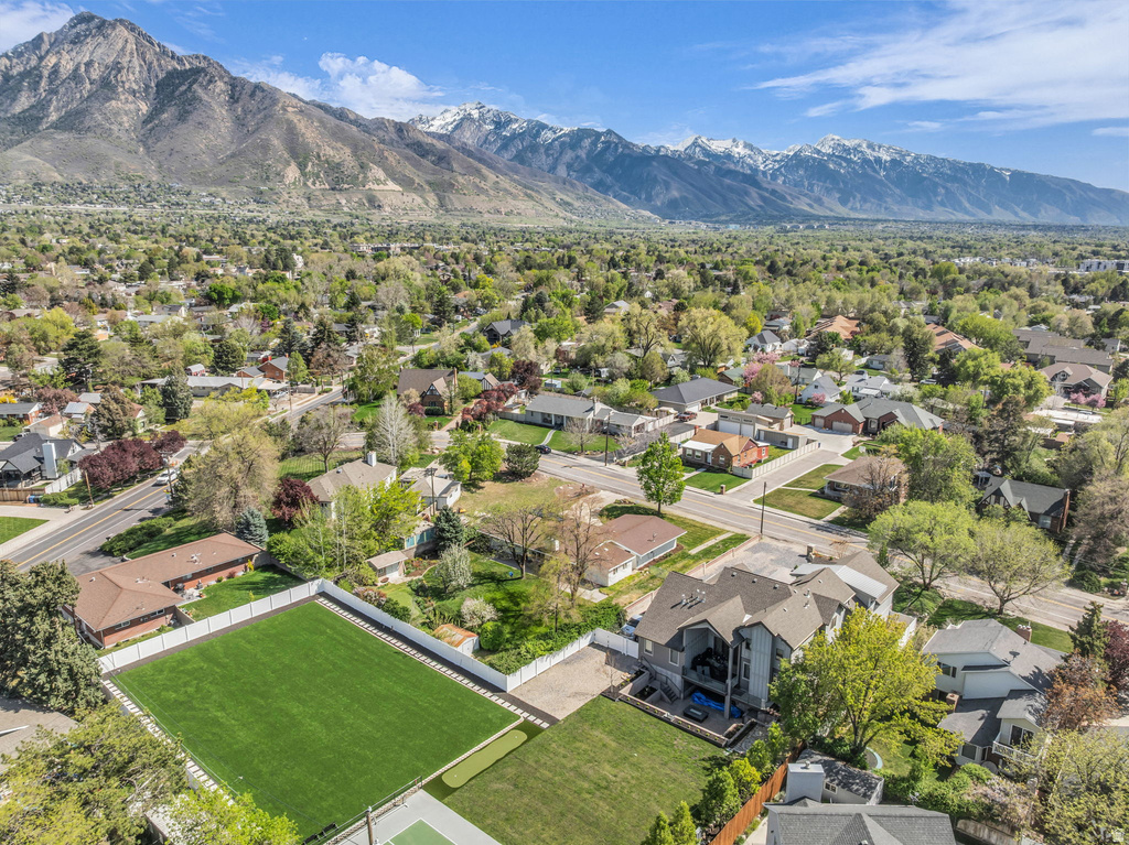 1893 E LINCOLN LN Holladay, UT 84124