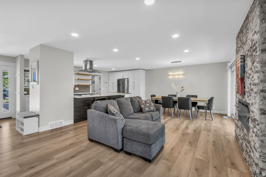 1893 E LINCOLN LN Holladay, UT 84124